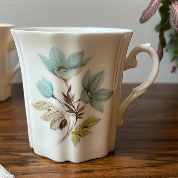 Royal Grafton Fine Bone China 2 Mugs Light Blue Flowers 7 oz England - Picture 2 of 11